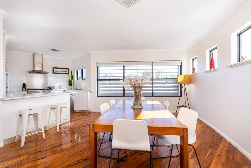 Scarborough Hilltop Apartment - Executive Escapes パース エクステリア 写真